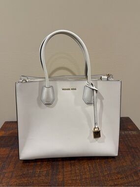 Michael Kors Light Cream Mercer Leather Tote/Satchel with Gold Hardware